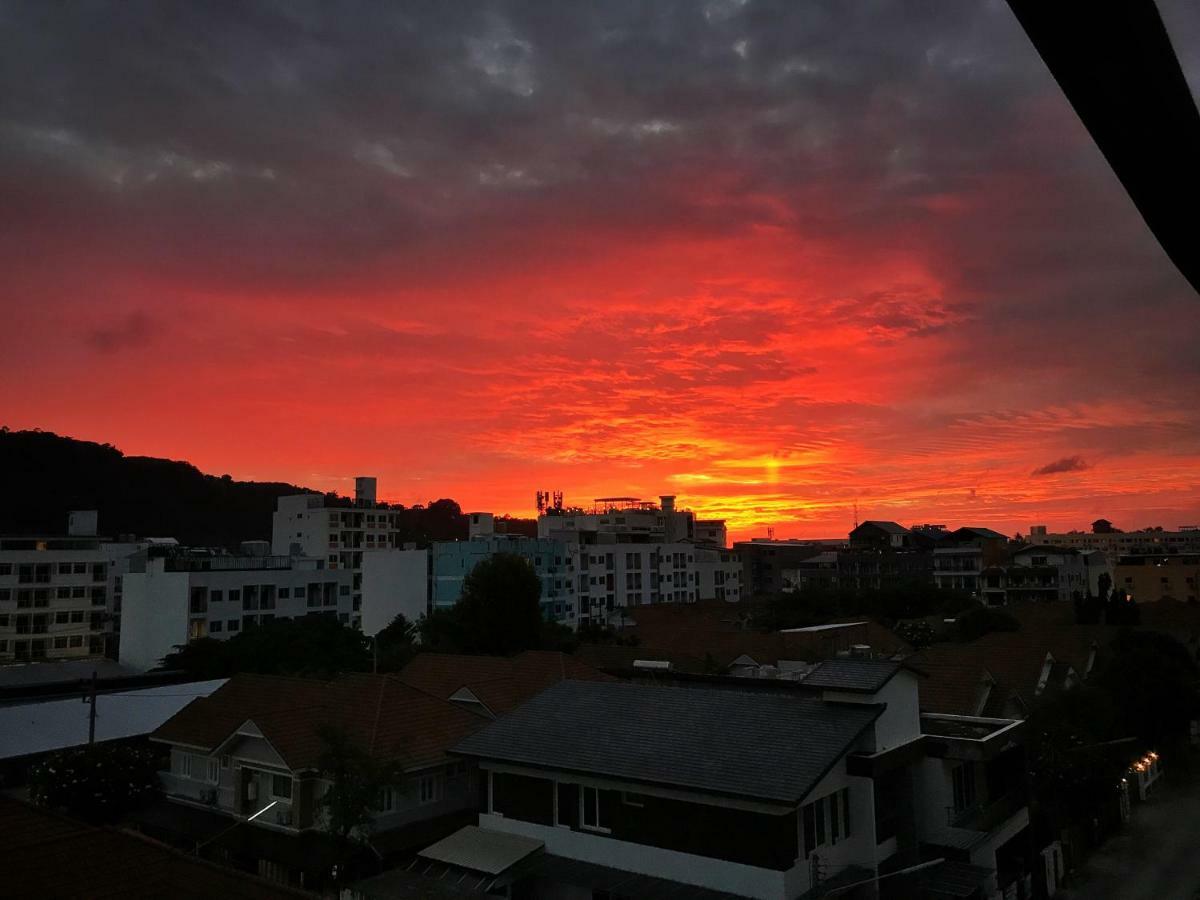 Tropical Sunset Hotel Patong Esterno foto