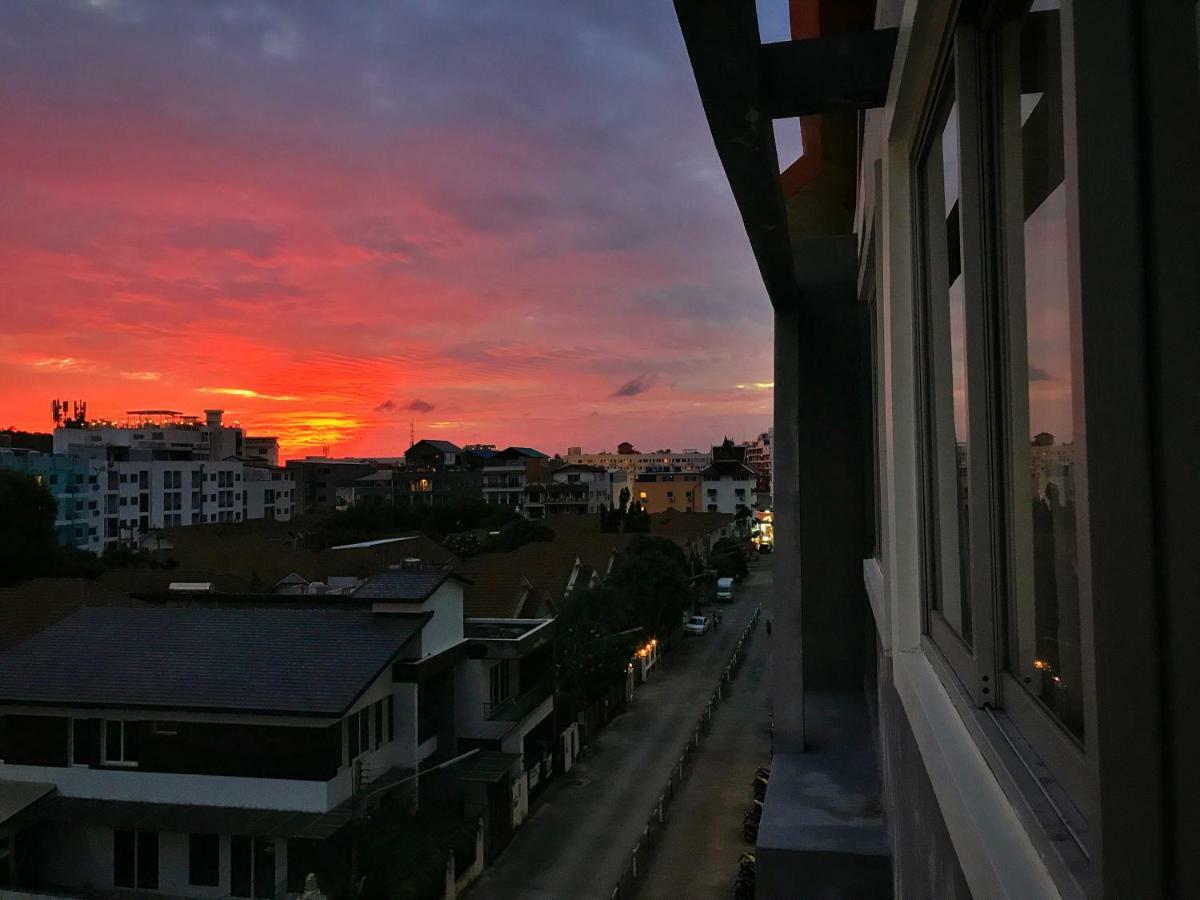 Tropical Sunset Hotel Patong Esterno foto